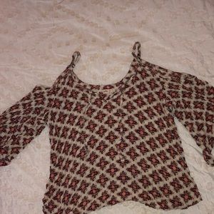 Open shoulder Hollister top